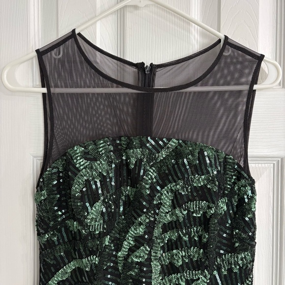 NWT / NEW Calvin Klein Sequin Illusion-Yoke Formal Gown Black Green SZ 2 - Picture 5 of 12